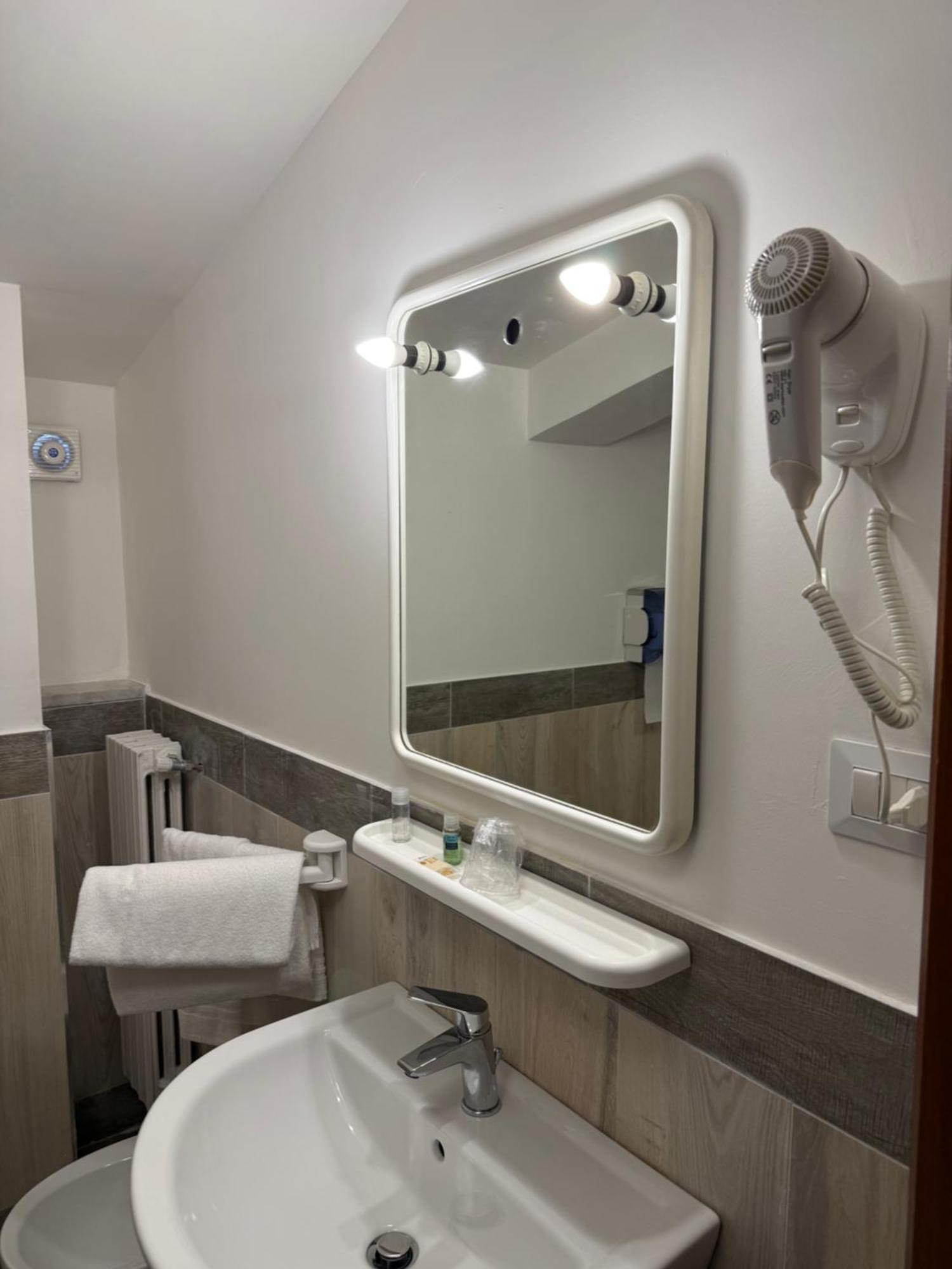 Manocalzati Cristal Hotel מראה חיצוני תמונה