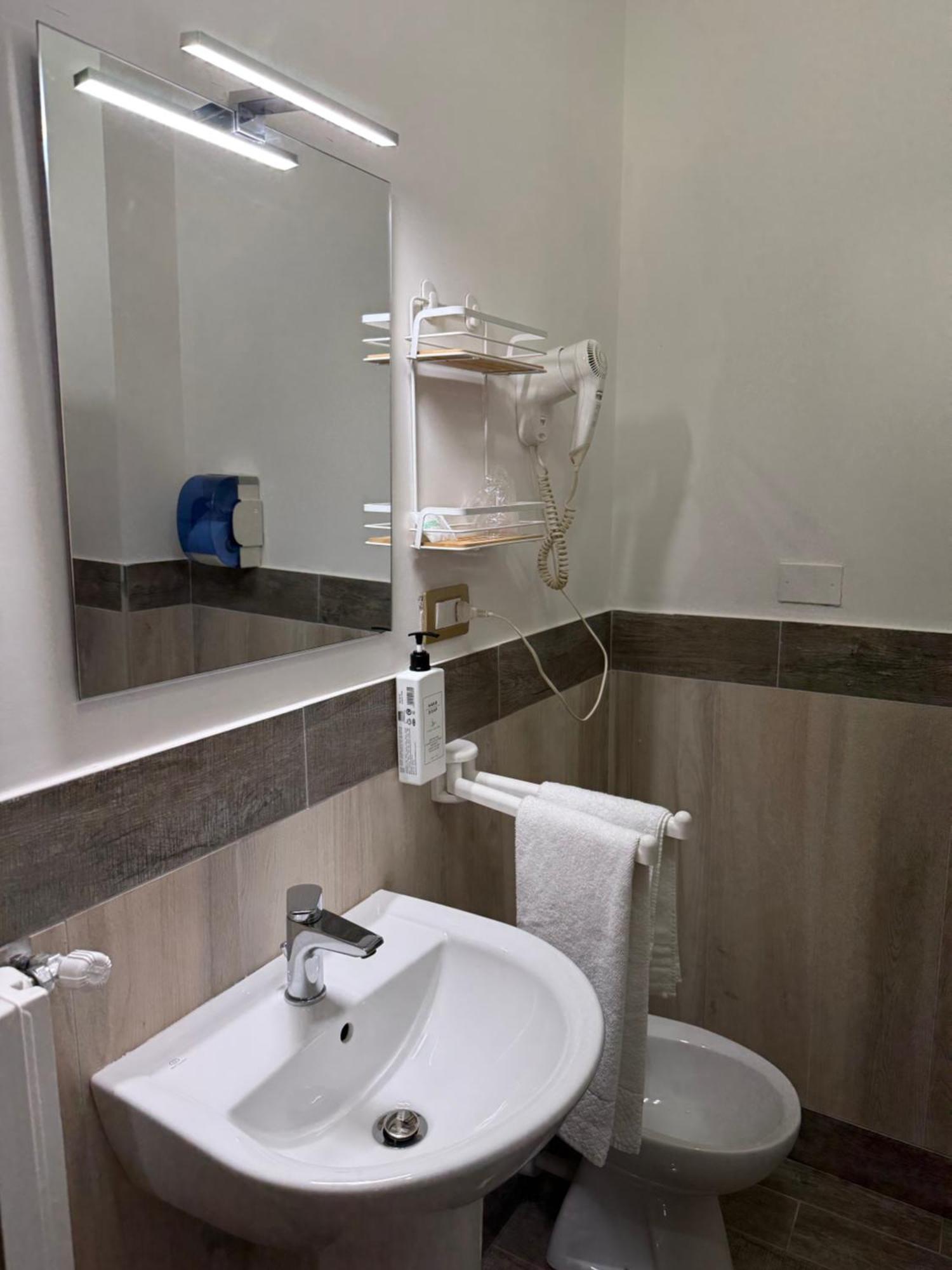 Manocalzati Cristal Hotel מראה חיצוני תמונה