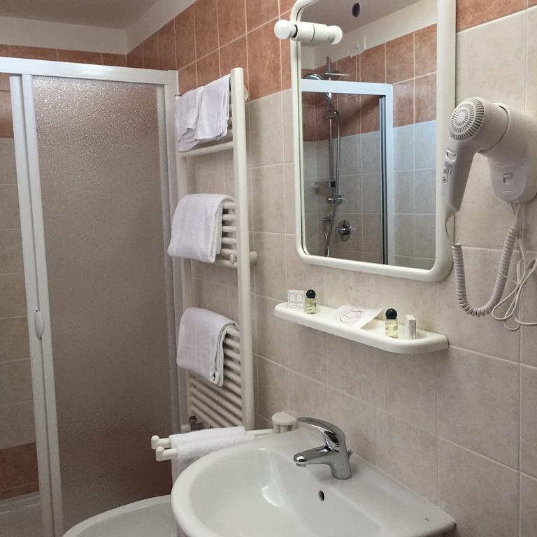 Manocalzati Cristal Hotel מראה חיצוני תמונה