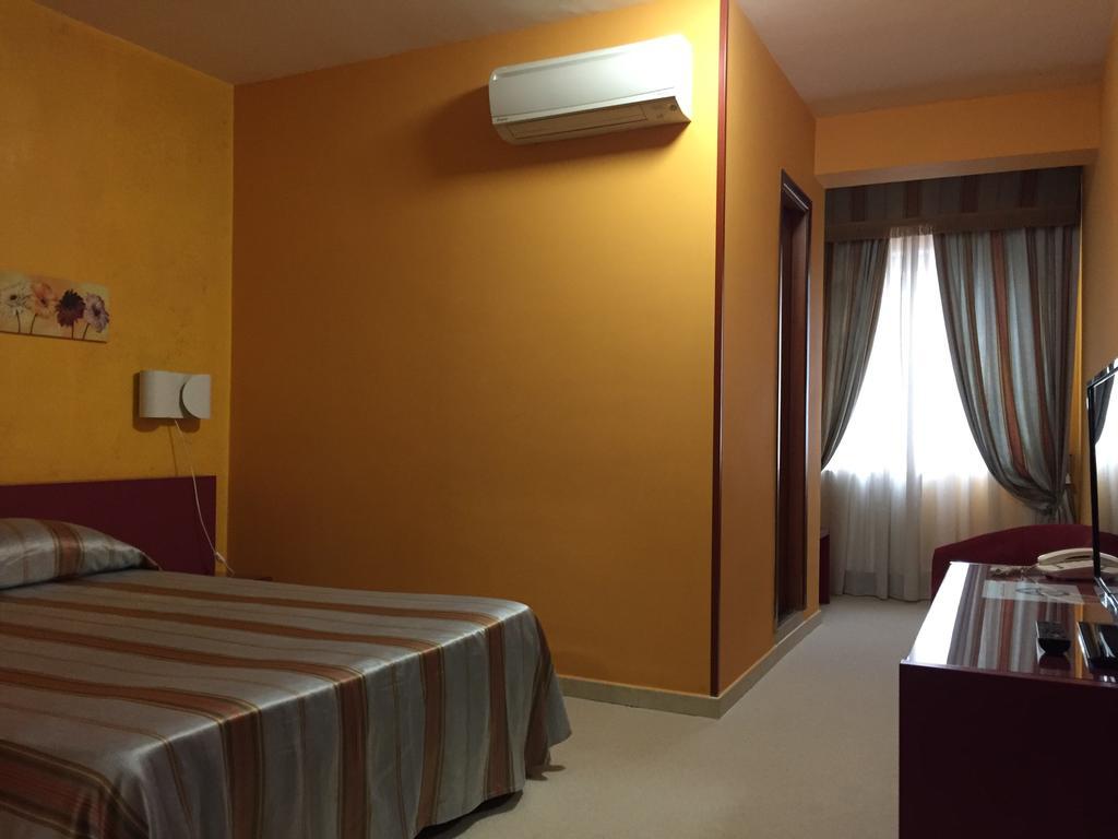 Manocalzati Cristal Hotel מראה חיצוני תמונה