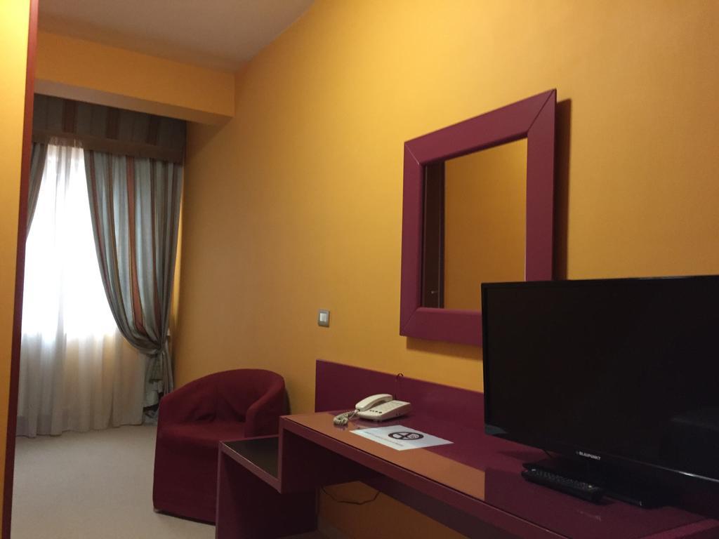 Manocalzati Cristal Hotel מראה חיצוני תמונה