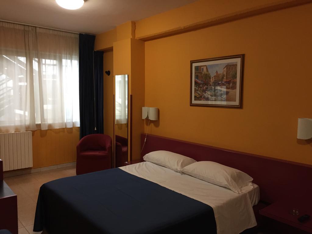 Manocalzati Cristal Hotel מראה חיצוני תמונה