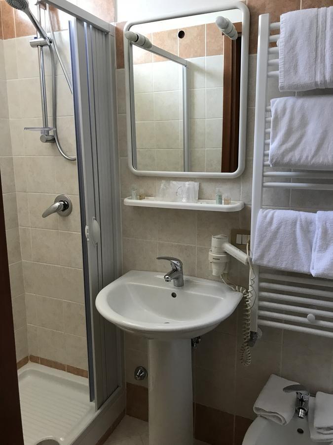 Manocalzati Cristal Hotel מראה חיצוני תמונה